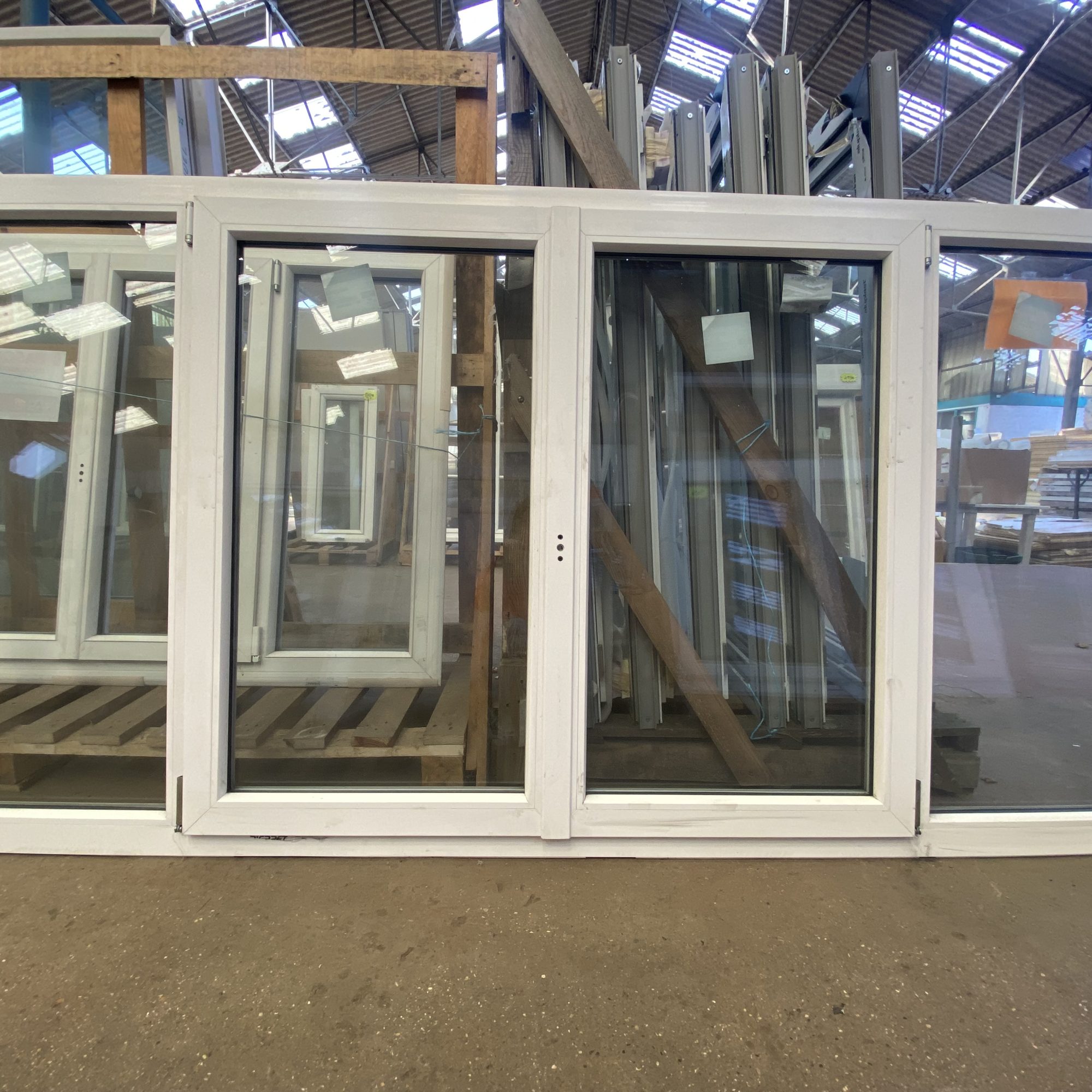 Fenêtre PVC blanc 2 vantaux avec deux fixe latéraux